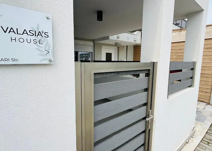 Daire Valasia's House